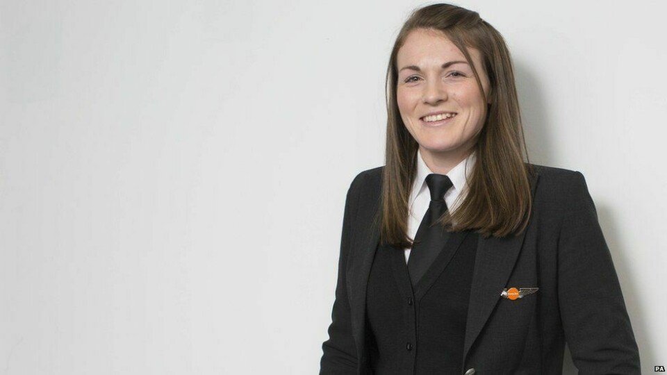 KAPTEIN: Kate McWilliams (26) er kaptein på A319 og A320.