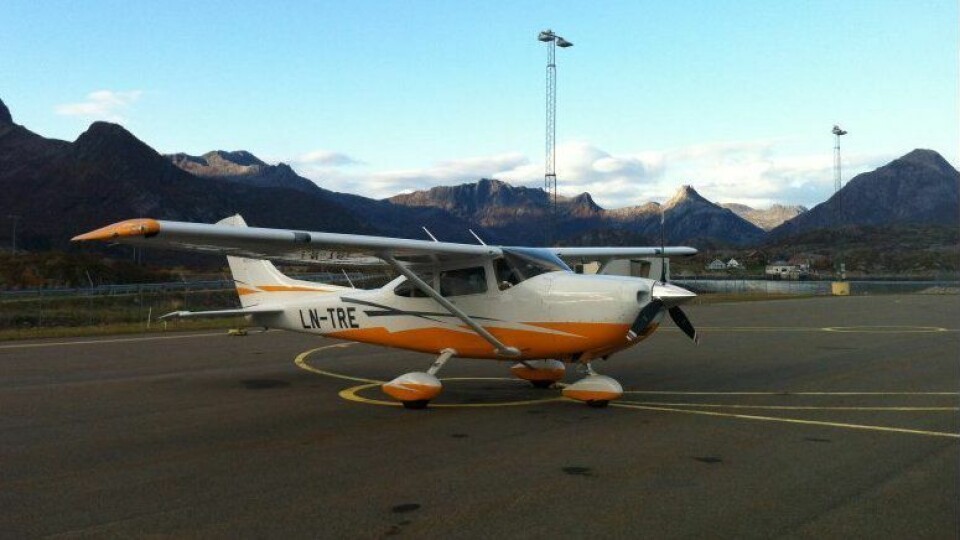 PÅ BAKKEN: LN-TRE er satt på bakken etter en hard landing under skoleflyging.