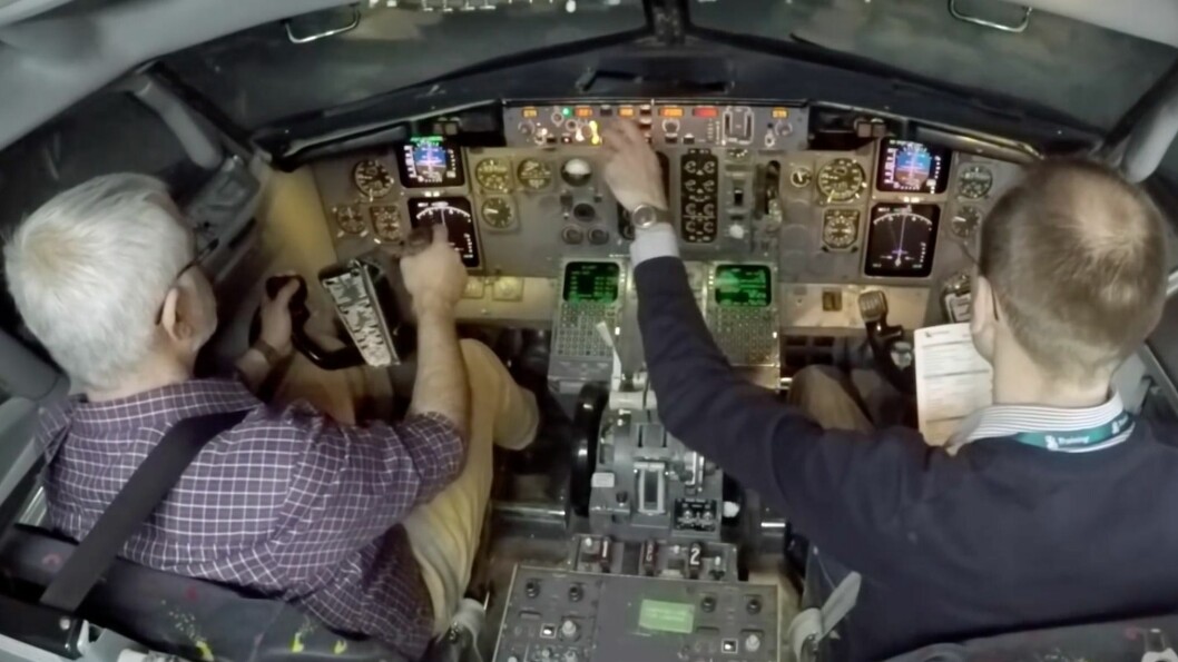 IKKE ENKELT: Airbus-instruktøren får erfare at det ikke er bare bare å fly en fremmed maskin. Se video i saken. IKKE ENKELT: Airbus-instruktøren får erfare at det ikke er bare bare å fly en fremmed maskin. Se video i saken.