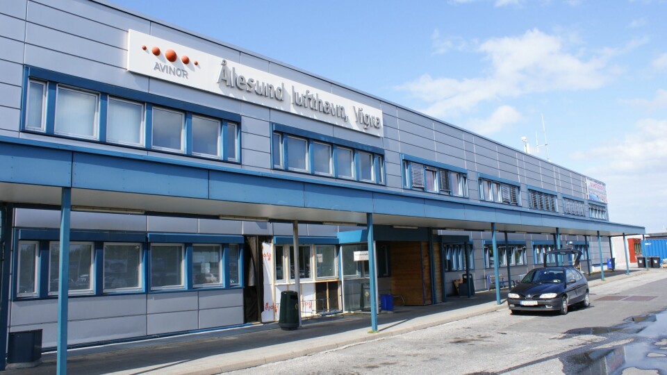 MISTE HJUL: Ingen personer kom til skade da et mikrofly mistet to hjul under landing på Vigra.