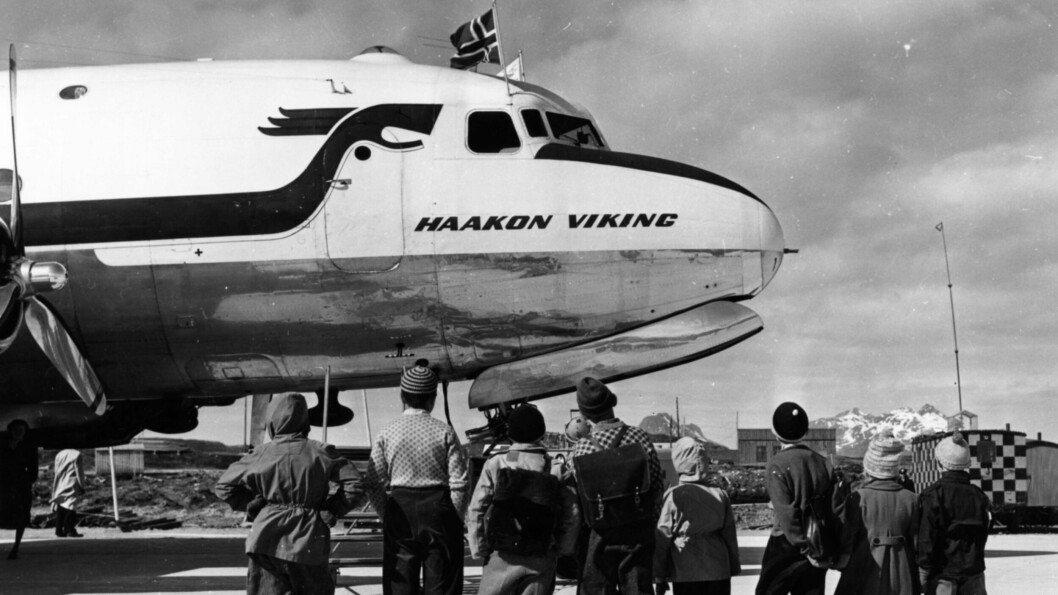 POPULÆR ATTRAKSJON: Dette bildet av en DC-4 er tatt i Bodø i 1953.