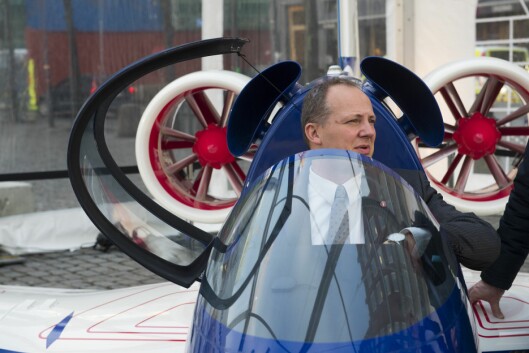 POSITIV: Samferdselsminister Ketil Solvik-Olsen sier han er mer enn full av velvilje når det kommer til elfy. POSITIV: Samferdselsminister Ketil Solvik-Olsen sier han er mer enn full av velvilje når det kommer til elfy.