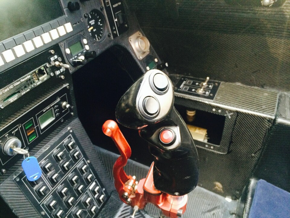 COCKPIT: Slik ser det ut i E-Fans 'aller helligste'.