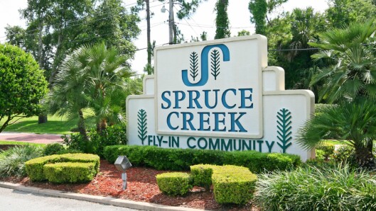 SPRUCE CREEK: I flyparken Spruce Creek er det rundt 1300 boliger og i underkant av 600 fly.