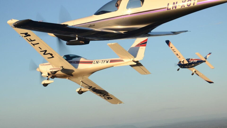 TRADISJON: Rygge Flyklubb prøver hvert år å fly julestjerne. Dette bildet er tatt under formasjonsflyging i 2013.