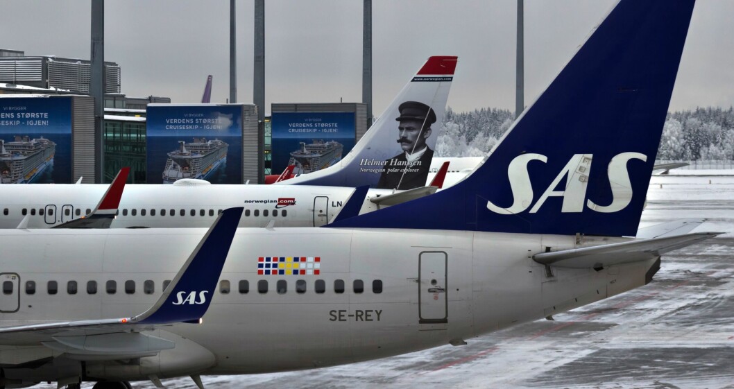 GOD TONE: Da SAS og Norwegian hadde samme avgangstid fra Arø gikk man kreativt til verks for å bli enige om hvem som skulle ta av først. GOD TONE: Da SAS og Norwegian hadde samme avgangstid fra Arø gikk man kreativt til verks for å bli enige om hvem som skulle ta av først.