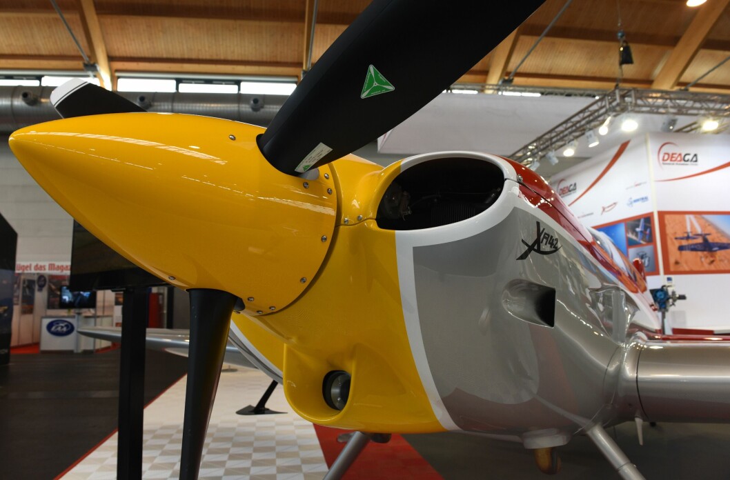 A7: Xtremeair XA42 akrofly. A7: Xtremeair XA42 akrofly.