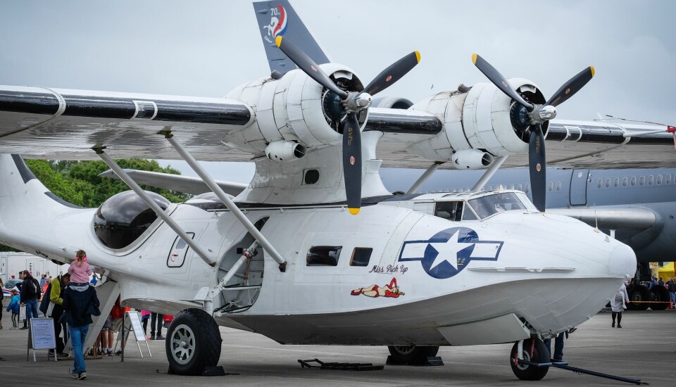 POPULÆR: Det var opptil ti meter lang kø for å få se på Catalinaen under Sola Airshow i juni.