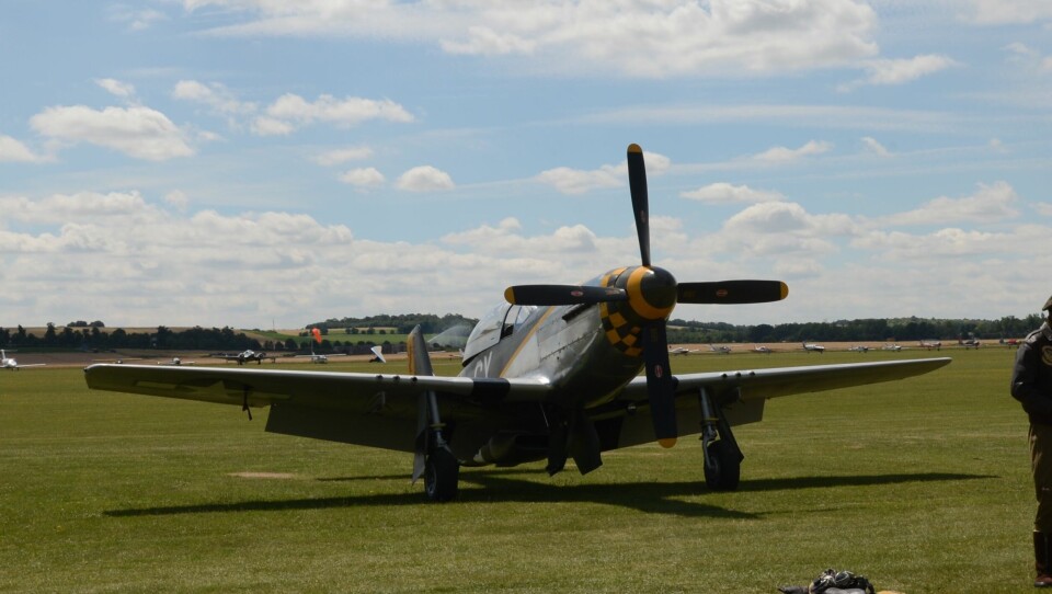 NØDLANDET: En Mustang måtte nødlande under Flying Legends i Duxford på søndag.