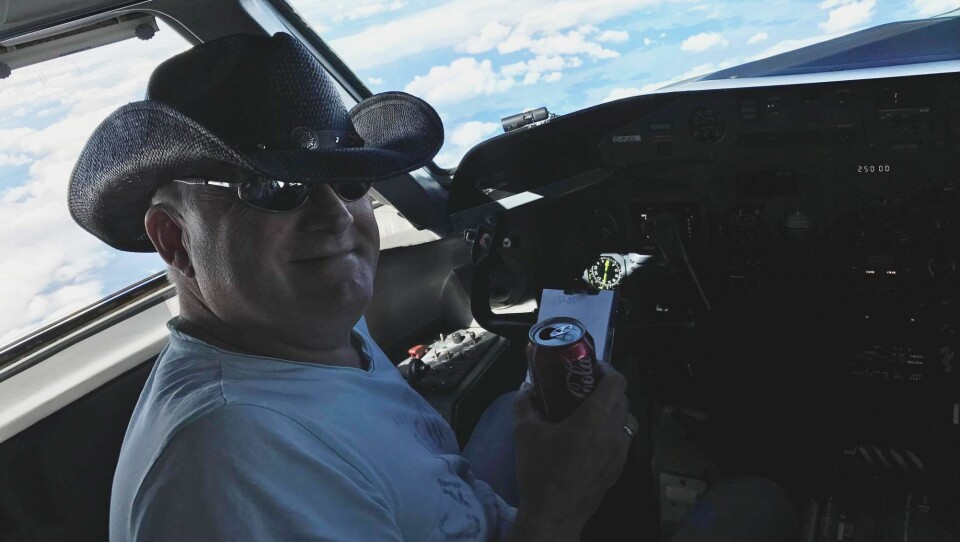 I COCKPIT: FlyViking-gründer Ola Giæver på vei fra Calgary til Tromsø.