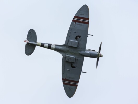 PÅ "TURNÉ": Spitfire-flyet rakk blant annet å delta på Sola Airshow og åpningen av Gullknapp flyplass mens det var malt i norske farger.