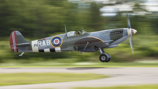 PERMANENT?: Det var Norwegian Spitfire Foundation som tok initiativet til å male flyet i norske farger. Nå drømmer de om en permanent norsk Spitfire. PERMANENT?: Det var Norwegian Spitfire Foundation som tok initiativet til å male flyet i norske farger. Nå drømmer de om en permanent norsk Spitfire.