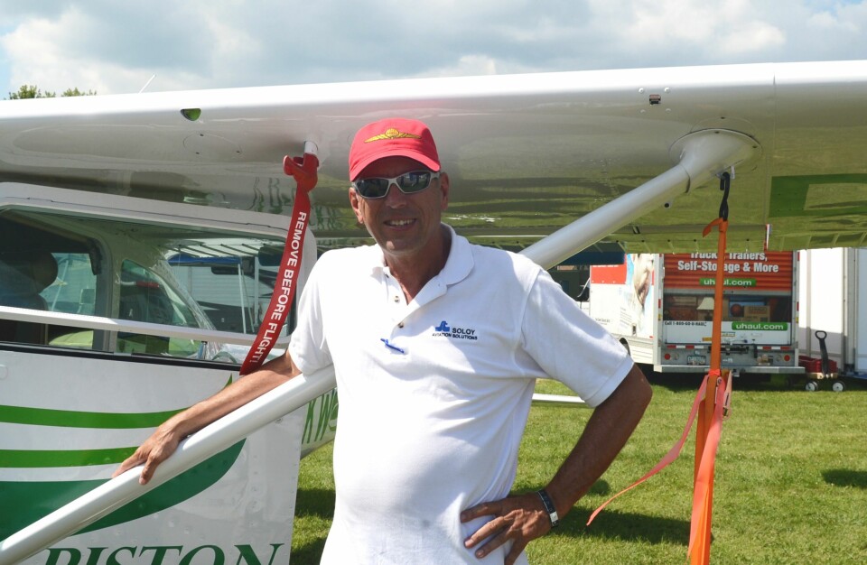SJEFSINGENIØR: Steve Phoenex er en av de to pilotene som fløy Cessnaen fra Washington til Oshkosh.. SJEFSINGENIØR: Steve Phoenex er en av de to pilotene som fløy Cessnaen fra Washington til Oshkosh..