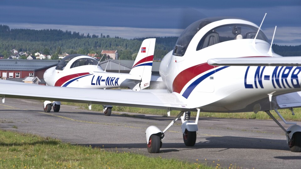 STYRTET: Ett av Nedre Romerike Flyklubbs Aquilaer stryet tirsdag kveld- Det andre er inntil videre satt på bakken.