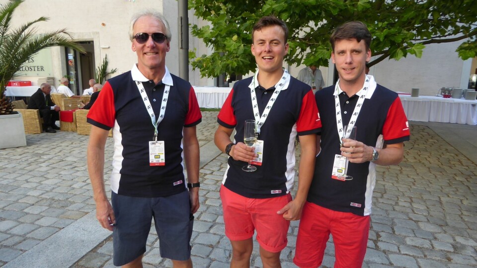 BRA NORSK INNSATS: : Kurt Norevik (til venstre) fra Bergen Aero Klubb kom på åttende plass i VM i presisjonsflyging. BRA NORSK INNSATS: : Kurt Norevik (til venstre) fra Bergen Aero Klubb kom på åttende plass i VM i presisjonsflyging.