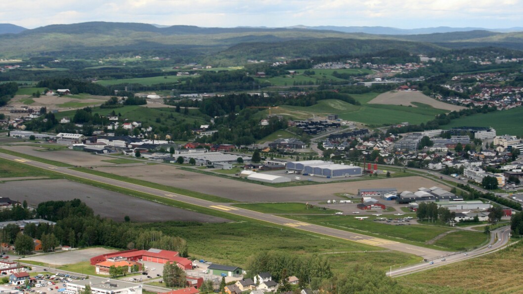 10 000 FLYBEVEGELSER: Luftfartstilsynet har gitt Kjeller Aero Senter AS  ny konsesjon, men sier nei til å utvide antallet årlige flybevegelser fra 10 000 til 15 000.