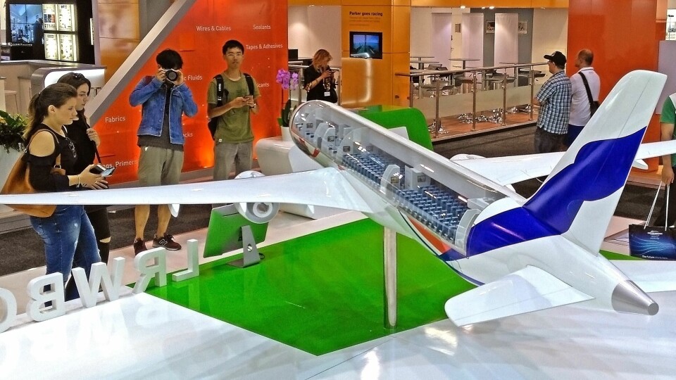 MODELL: CR 929 på Paris Airshow.