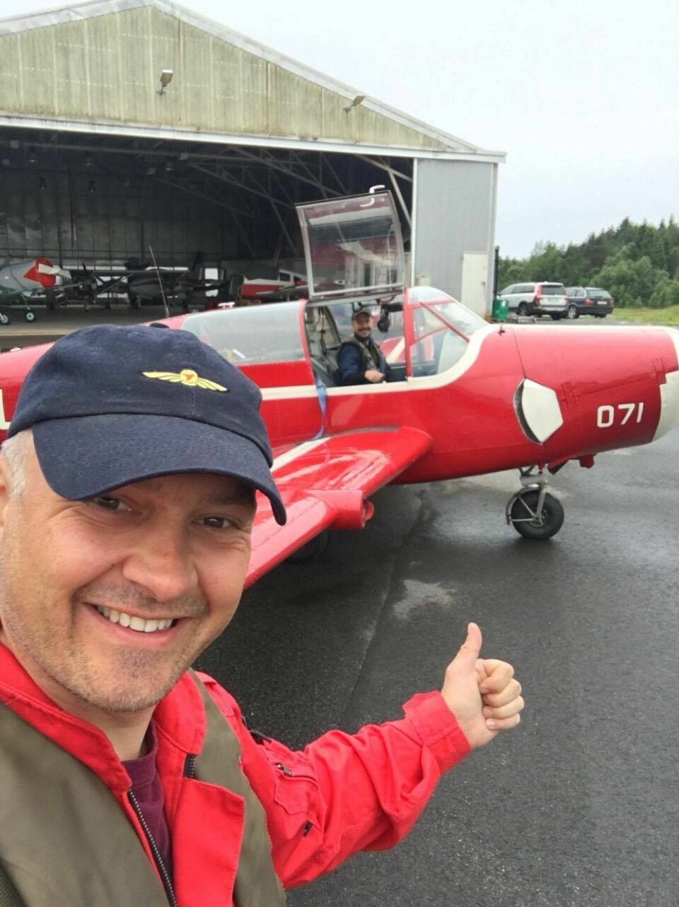VENNER OG KOLLEGER: Dale og Vågene er allerede godt i gang med forberedelsene til Vintage Air Rally, der de konkurrerer om en av plassene.
