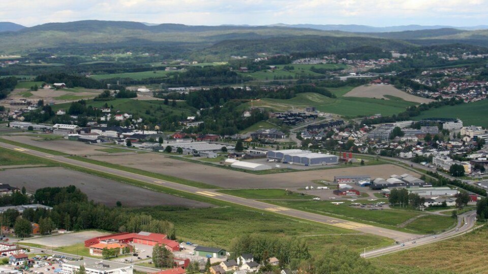 MISTENKELIG FUNN: Veien ved Kjeller flyplass (bildet) ble stengt etter at en 'farlig gjenstand' ble oppdaget på området. MISTENKELIG FUNN: Veien ved Kjeller flyplass (bildet) ble stengt etter at en 'farlig gjenstand' ble oppdaget på området.