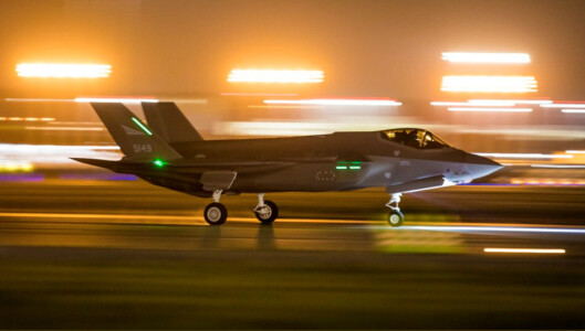 MED KURS FOR NORGE: Det første av de tre norske F-35 tar av fra Forth Worth i dag tidlig.