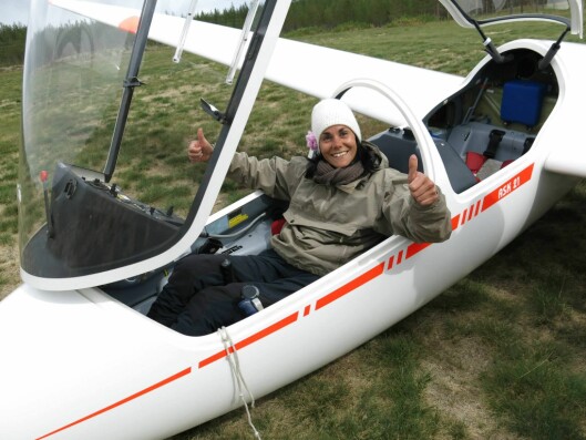 SEILFLYGER: Mariann Brattland drev tidligere med paragliding. Nå er hun en habil seilflyger. I sommer kunne hun notere sin første akrosolo. SEILFLYGER: Mariann Brattland drev tidligere med paragliding. Nå er hun en habil seilflyger. I sommer kunne hun notere sin første akrosolo.