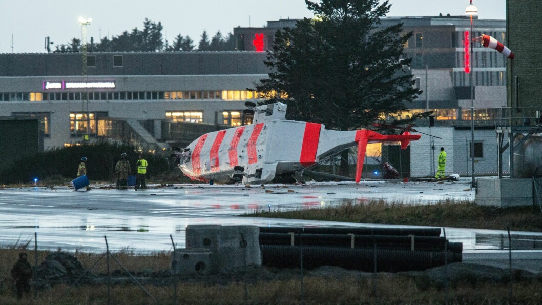 Forsvarets nye redningshelikopter veltet på Stavanger lufthavn, Sola fredag ettermiddag.