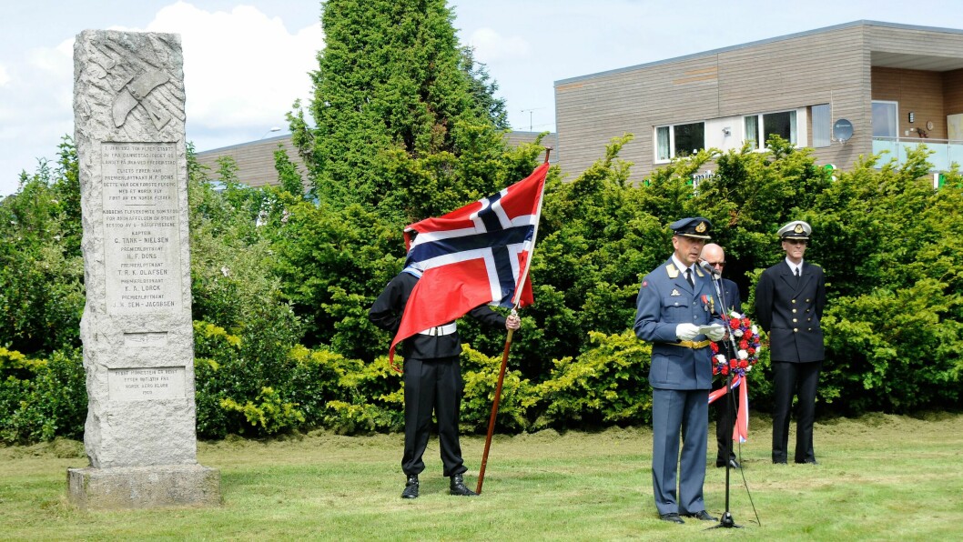 Slik så det ut ved minnestenen på Borre, ved norsk flygings 100 års markeringen 1. juni i 2012.