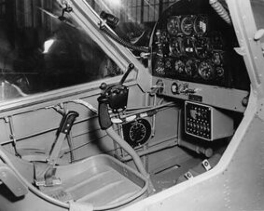 COCKPIT: Arkivbilde av YL-15s cockpit.