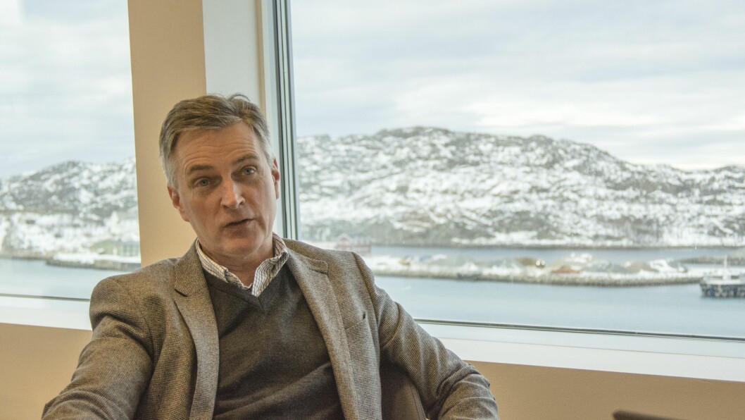 Luftfartsdirektør Lars Kobberstad forteller at Luftfartstilsynet sammen med EUs flysikkerhetsbyrå EASA har jobbet med en ny forskrift som foreslår at ferdskriver skal bli obligatorisk for alle kommersielle aktører med fly og helikopter. Luftfartsdirektør Lars Kobberstad forteller at Luftfartstilsynet sammen med EUs flysikkerhetsbyrå EASA har jobbet med en ny forskrift som foreslår at ferdskriver skal bli obligatorisk for alle kommersielle aktører med fly og helikopter.