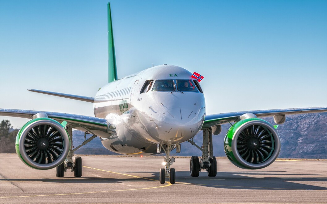 – Både anledningen, stemningen, været og årstiden skapte en real 17. mai-stemning da vi endelig fikk vår første E190-E2, forteller Widerøe til Flynytt i ettermiddag. Foto: Ryan Weyrauch – Både anledningen, stemningen, været og årstiden skapte en real 17. mai-stemning da vi endelig fikk vår første E190-E2, forteller Widerøe til Flynytt i ettermiddag. Foto: Ryan Weyrauch