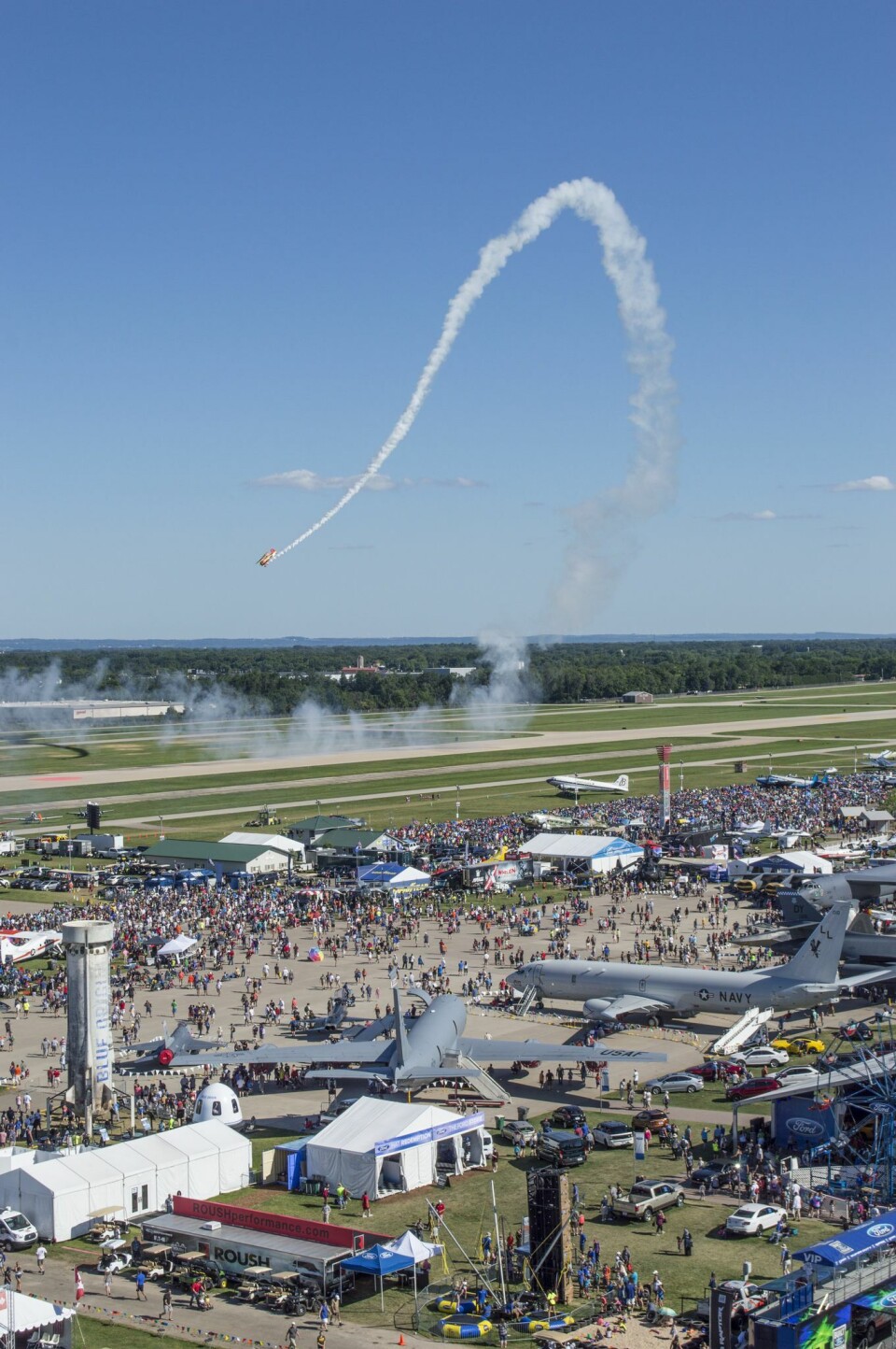 Verdens største allmennflyfeiring finner sted på Wittman Regional Airport i Oshkosh, Wisconsin. I fjor tok godt over en halv million mennesker del i den gedigne flyfesten. I år går arrangementet av stabelen fra 23. - 29. juli.