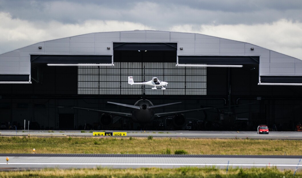 FRITAR FRA AVGIFT: I dag kom også tilleggsnyheten om at Avinor vil frita all elektrisk flyging fra startavgifter ved sine flyplasser frem til 2025. Foto: Avinor / creative commons FRITAR FRA AVGIFT: I dag kom også tilleggsnyheten om at Avinor vil frita all elektrisk flyging fra startavgifter ved sine flyplasser frem til 2025. Foto: Avinor / creative commons