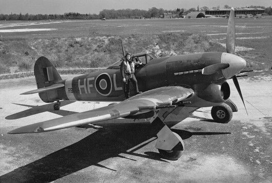 Hawker Typhoon i Gatwick under andre verdenskrig. Foto: Imperial War Museum.