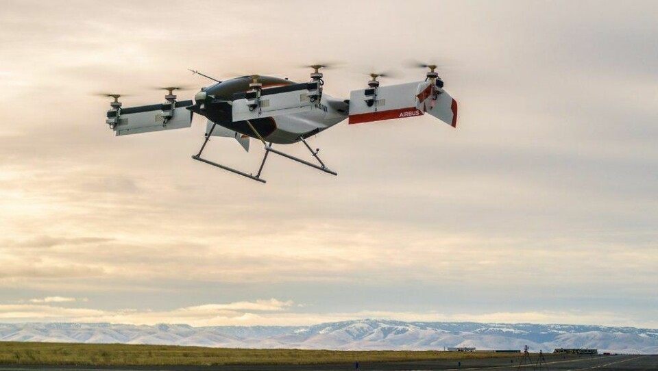 FLYGENDE TAXI: EASA ønsker en ny sertifiseringskategori for VTOL-fartøyer. På bildet ser vi Airbus' flygende taxikonsept Alpha One, som hadde sin jomfrutur i slutten av januar. Maskinen fløy da i en høyde på fem meter i 53 sekunder. FLYGENDE TAXI: EASA ønsker en ny sertifiseringskategori for VTOL-fartøyer. På bildet ser vi Airbus' flygende taxikonsept Alpha One, som hadde sin jomfrutur i slutten av januar. Maskinen fløy da i en høyde på fem meter i 53 sekunder.
