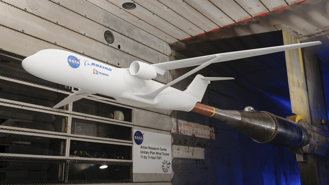Den nye vingen blir utviklet i samarbeid med NASA, som en del av prosjektet SUGAR – Subsonic Ultra Green Aircraft Research. Her ser vi en vindtunnelmodel.Foto: NASA Den nye vingen blir utviklet i samarbeid med NASA, som en del av prosjektet SUGAR – Subsonic Ultra Green Aircraft Research. Her ser vi en vindtunnelmodel.Foto: NASA