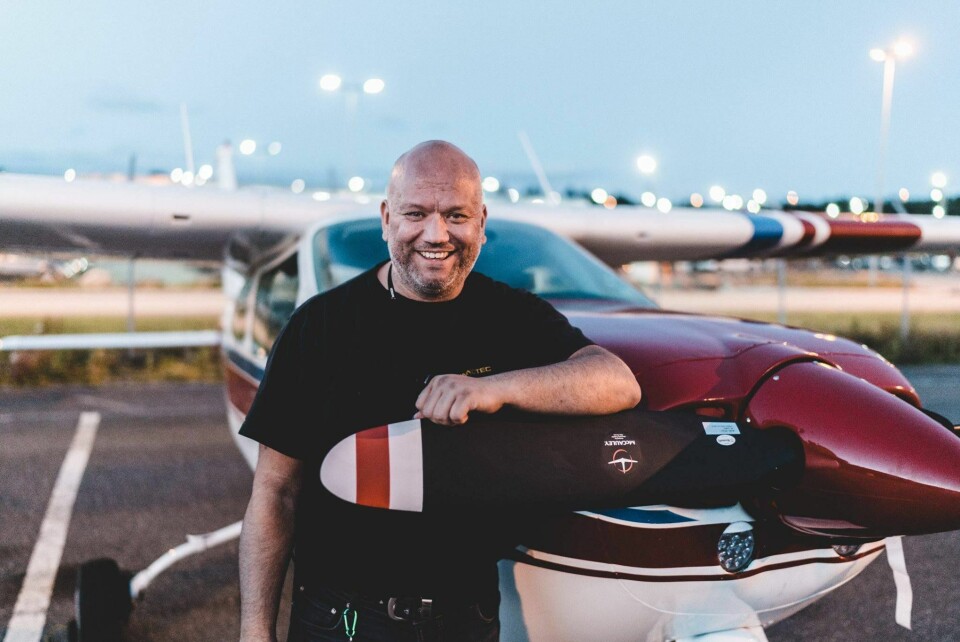 IVRIG PILOT: Thomas Jamne foran flyet sitt, en Cessna 177RG med registreringen LN-ALK.