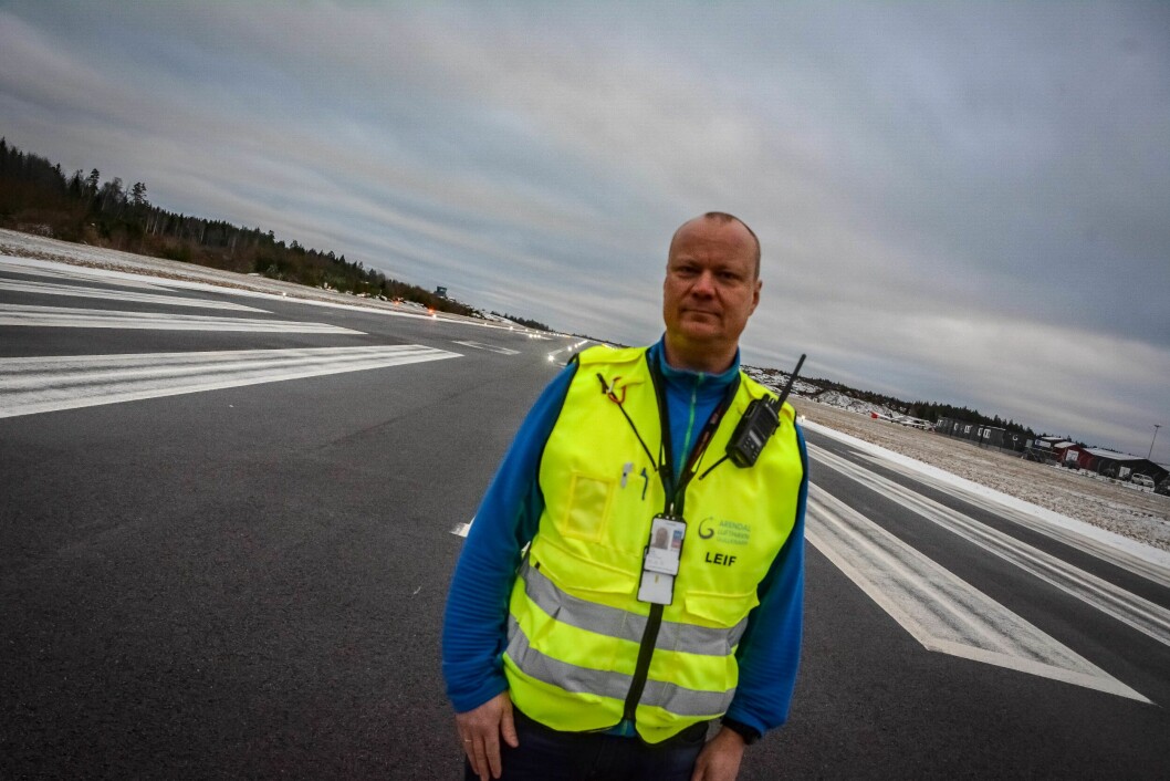 Leif Olsen er AFIS-fullmektig på Arendal lufthavn, Gullknapp.