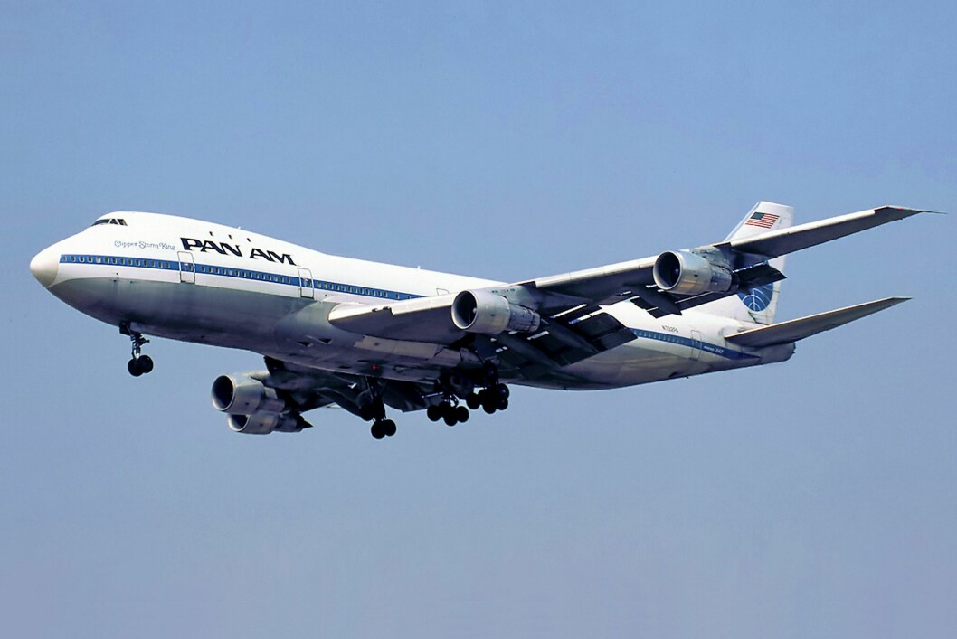 PanAm var det første flyselskapet som satte Jumbojeten i drift. Flyet er en 747-100 modell som kun hadde tre vinduer i toppetasjen. Foto: Bidini / Wikimedia Commons.