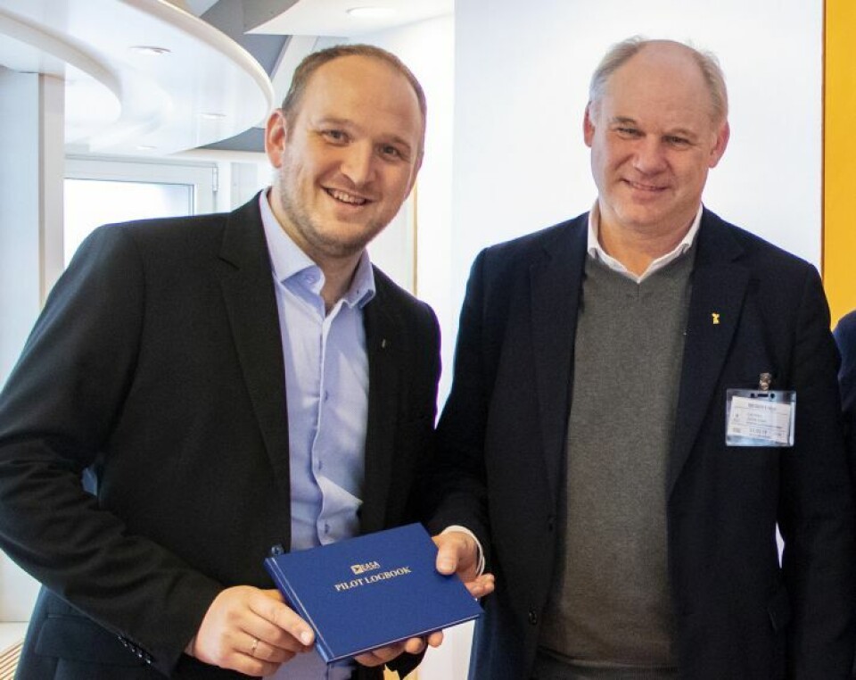 Samferdselsminister Jon Georg Dale ser frem til å fly småfly, men sier han nok heller vil prioritere å legge til rette for god flytrafikk fremfor å fly selv.