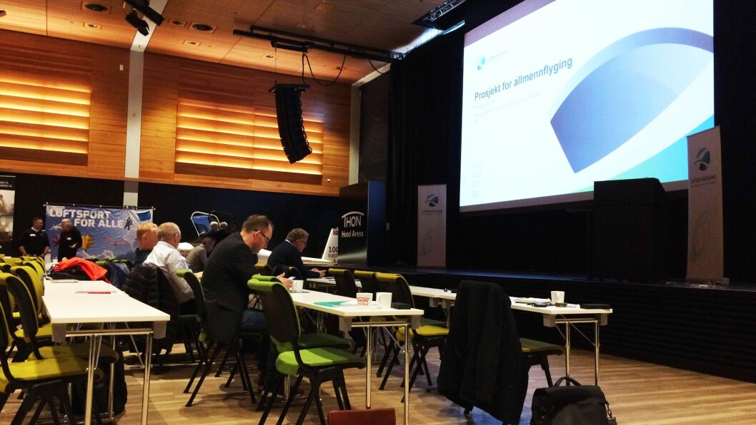 FAGLIG PÅFYLL: Rundt 100 flygere var samlet på Lillestrøm lørdag i forbindelse med GA-konferansen. FAGLIG PÅFYLL: Rundt 100 flygere var samlet på Lillestrøm lørdag i forbindelse med GA-konferansen.