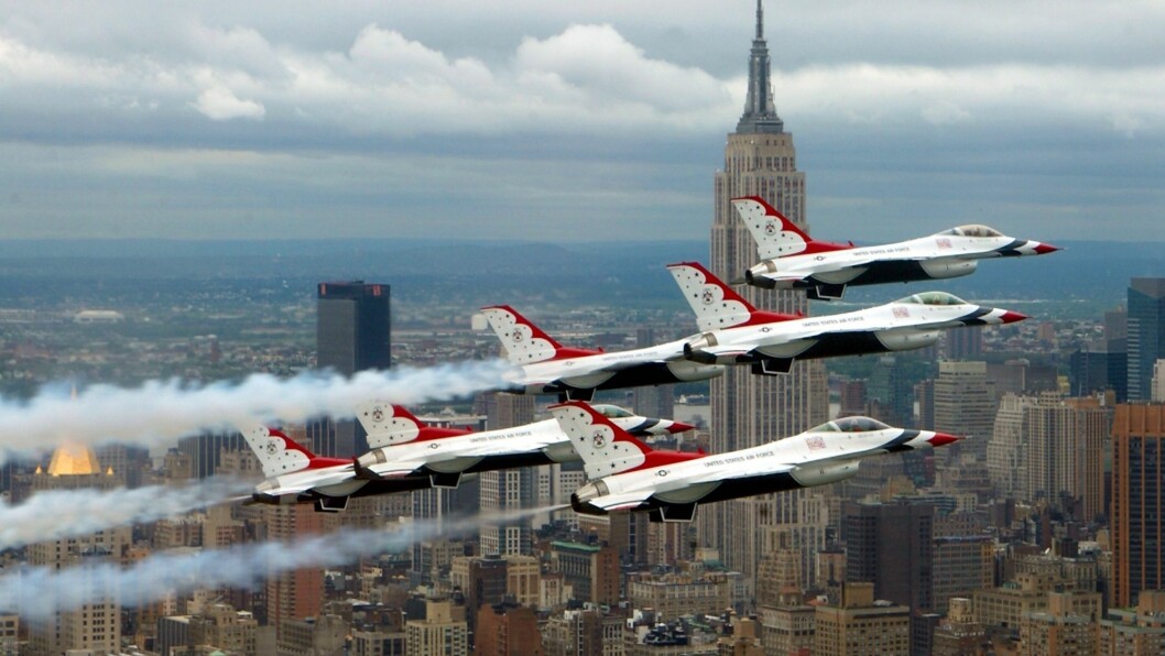 Hvorfor ikke få med seg et flyshow i en av verdens mest populære storbyer? 24. og 25. august blir det mye vakkert å se i luften for dem som tar turen til New York Stewart International Airport . Blant høydepunktene er oppvisningsteamet Blue Angels og USAF F-35 Demo Team. Foto: Wikimedia Commons Hvorfor ikke få med seg et flyshow i en av verdens mest populære storbyer? 24. og 25. august blir det mye vakkert å se i luften for dem som tar turen til New York Stewart International Airport . Blant høydepunktene er oppvisningsteamet Blue Angels og USAF F-35 Demo Team. Foto: Wikimedia Commons