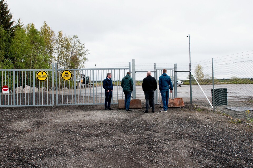 Gjerdet på sørsiden av Rygges rullebane, er flyttet slik at det er blitt plass til parkeringsplass for biler og ny port inn til GA-plattformen.