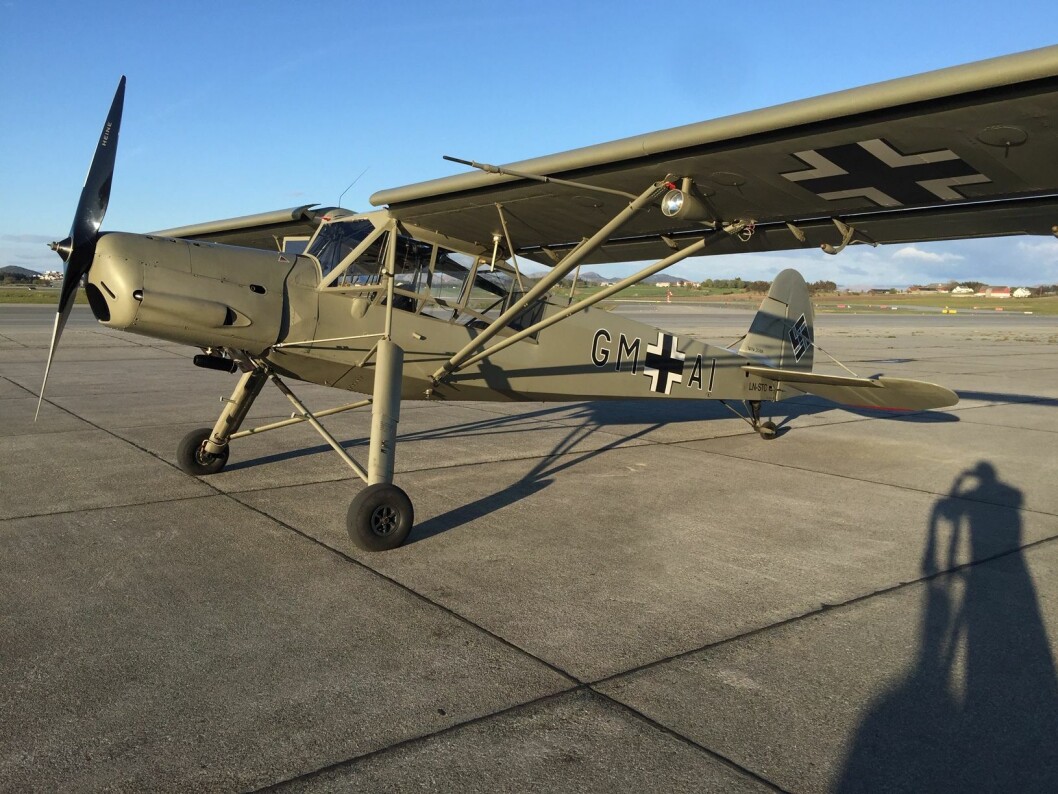 Nå har Storch LN-STC fått på sine norske (små) bokstaver under høyderoret og er her på Sola 8. mai (les mer i LN 2/19). Foto: Leidulf Heskje. Nå har Storch LN-STC fått på sine norske (små) bokstaver under høyderoret og er her på Sola 8. mai (les mer i LN 2/19). Foto: Leidulf Heskje.