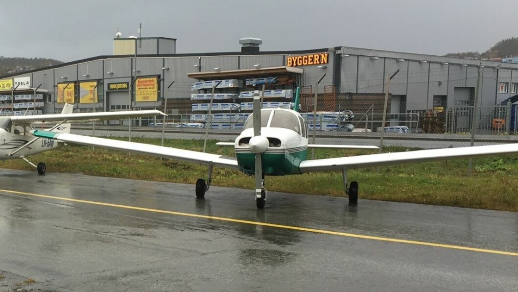 FORULYKKET: To personer mistet livet da Tromsø Flyklubbs Piper PA-28-161 Warrior III styrtet i havet utenfor Svolvær. FORULYKKET: To personer mistet livet da Tromsø Flyklubbs Piper PA-28-161 Warrior III styrtet i havet utenfor Svolvær.