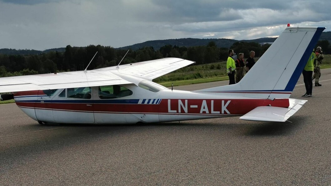 Flygeren opplevde hendelsen som relativt udramatisk til tross for at både nesehjul og hovedhjul sviktet. 