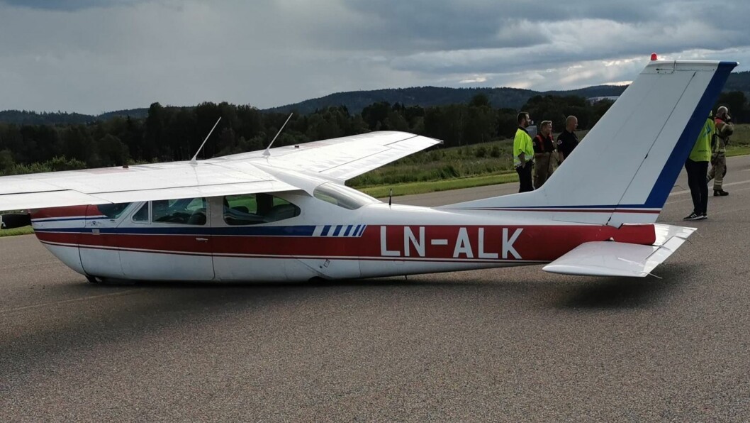 Flygeren opplevde hendelsen som relativt udramatisk til tross for at både nesehjul og hovedhjul sviktet. Flygeren opplevde hendelsen som relativt udramatisk til tross for at både nesehjul og hovedhjul sviktet.