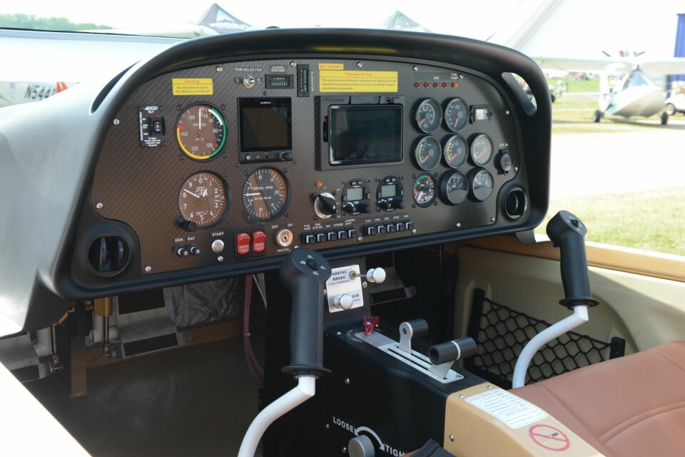 Cockpit på Aurora SA60L.