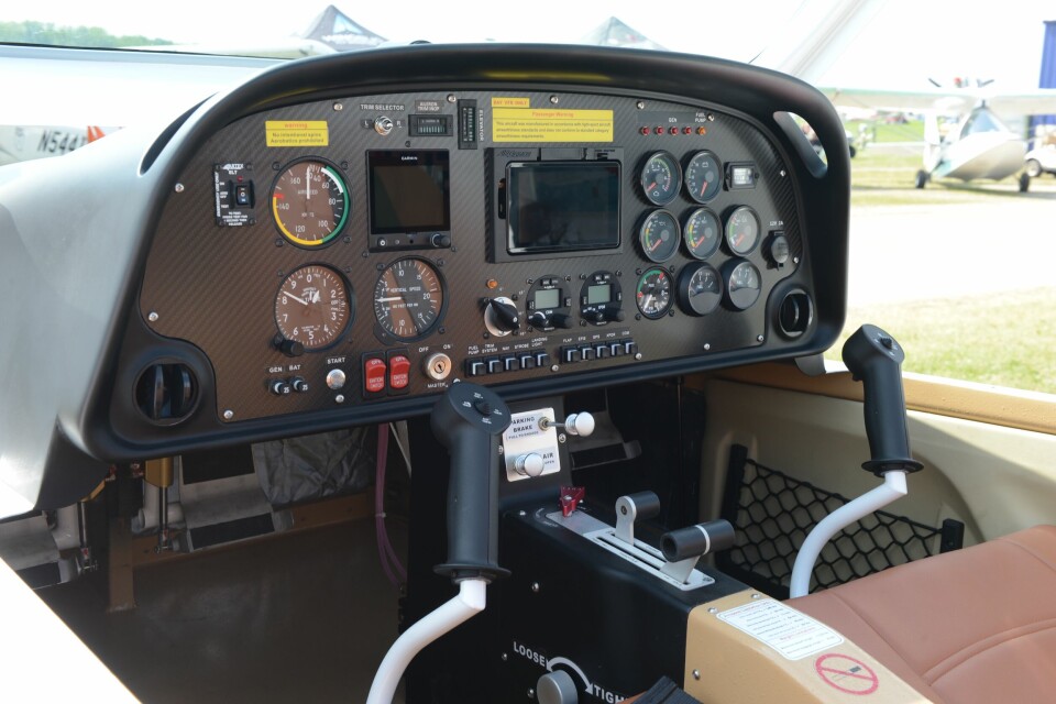 Cockpit på Aurora SA60L. Cockpit på Aurora SA60L.