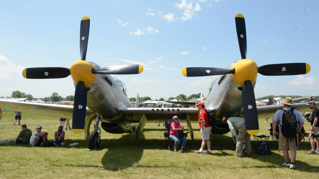 XP-82 TWIN MUSTANG: Twin Mustang er det siste amerikanske kampflyet som ble bestilt med stempelmotor. Maskinen hadde sitt utgangspunkt i P-51 Mustang, men ble opprinnelig konstruert med tanke på å være eskortejager for B-29 bombefly når de skulle fly over lange strekninger. Krigen tok slutt lenge før de første maskinene ble satt i drift. Flytypen hadde sin jomfrutur 6. juli 1945. XP-82 TWIN MUSTANG: Twin Mustang er det siste amerikanske kampflyet som ble bestilt med stempelmotor. Maskinen hadde sitt utgangspunkt i P-51 Mustang, men ble opprinnelig konstruert med tanke på å være eskortejager for B-29 bombefly når de skulle fly over lange strekninger. Krigen tok slutt lenge før de første maskinene ble satt i drift. Flytypen hadde sin jomfrutur 6. juli 1945.