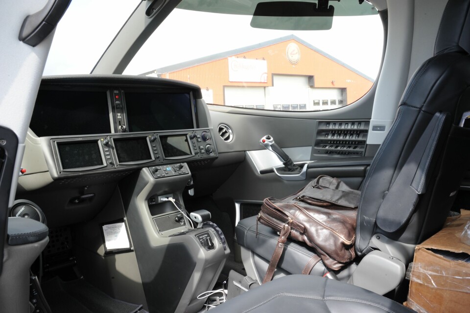 Cockpiten til Cirrus` jet er både lekker og romslig.